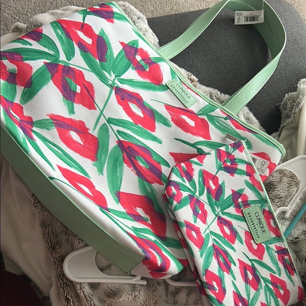 Clinique x Drawbertson Tote Bag Set